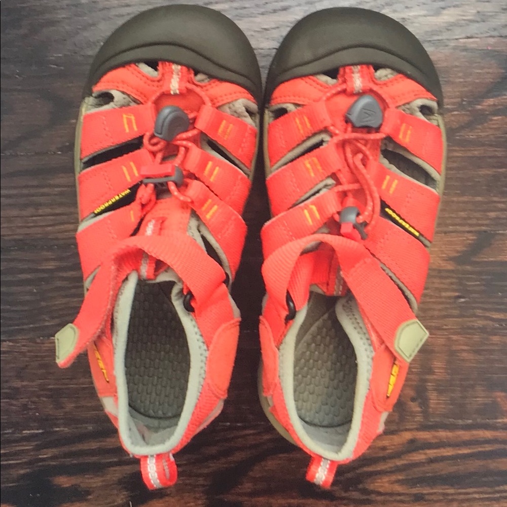 Kids Coral Keen water sandals girls size 2